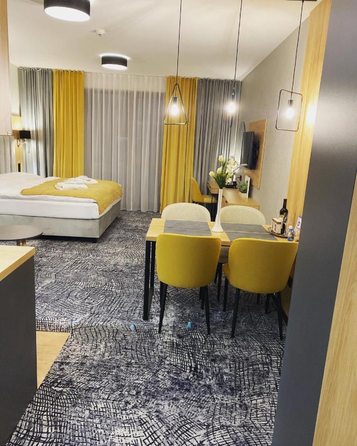 Luxapartmanbesenova Hotel Akvamarin Bagian luar foto