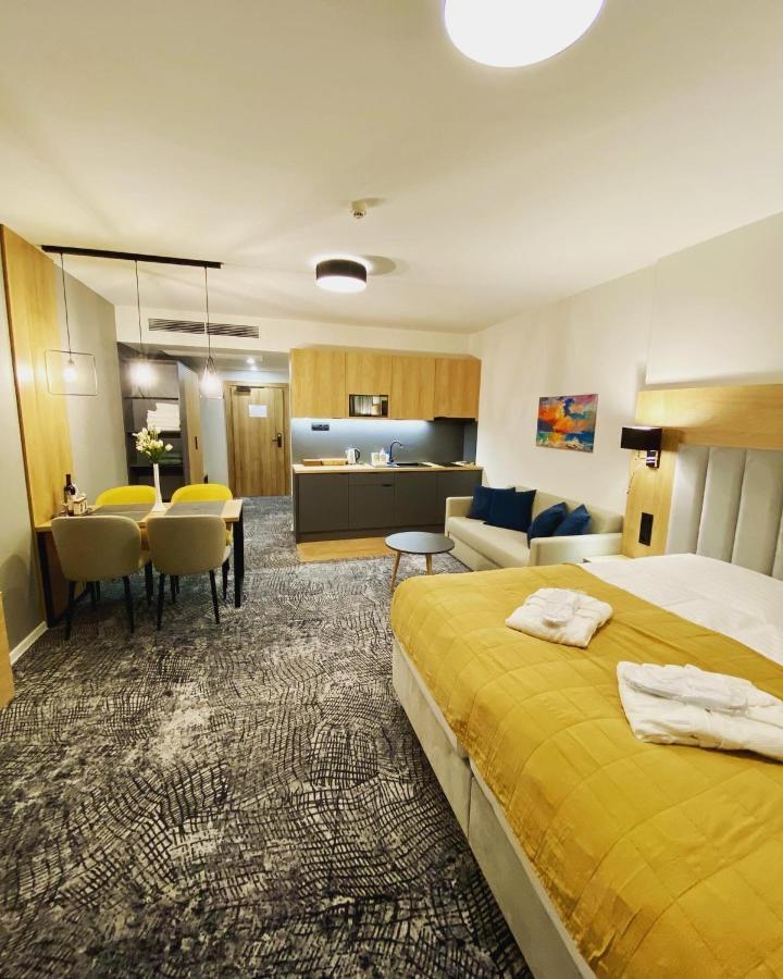 Luxapartmanbesenova Hotel Akvamarin Bagian luar foto