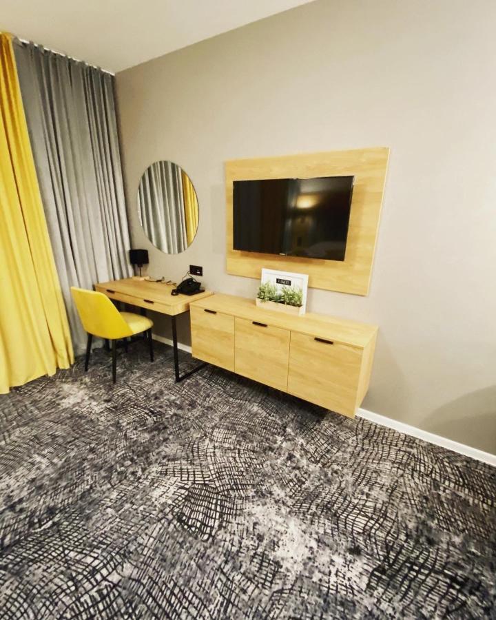 Luxapartmanbesenova Hotel Akvamarin Bagian luar foto